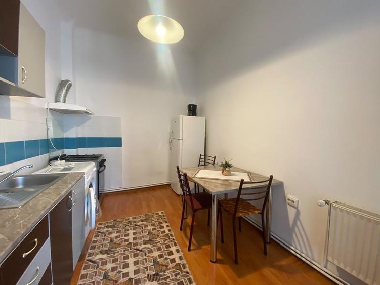 Apartament cu 2 camere semidecomandat, mobilat în Mărăști