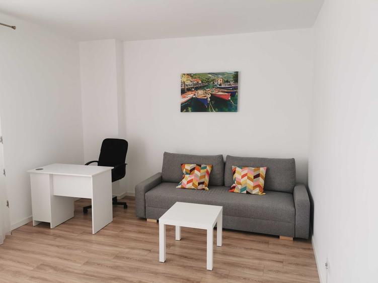 Apartament cu 2 camere decomandat în Titan