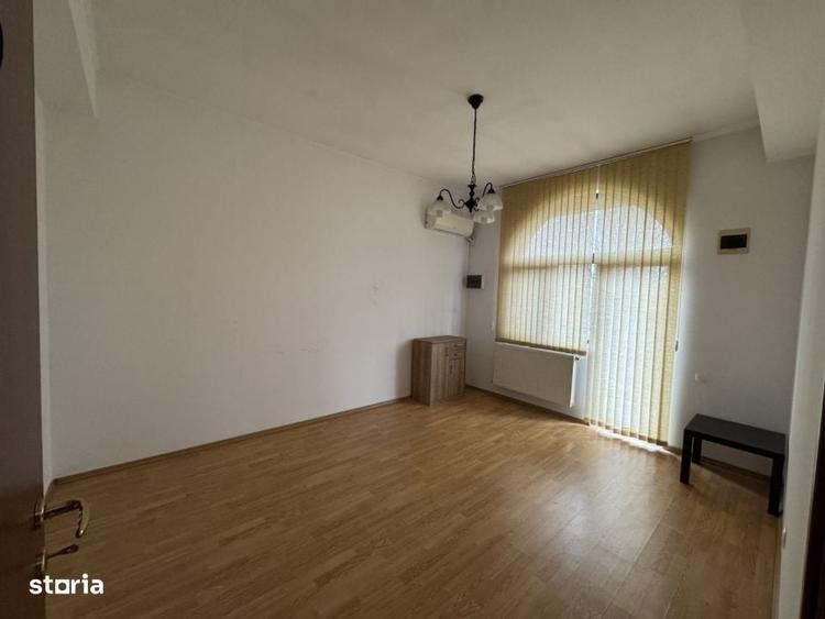 Casă cu 4 camere în Roșu