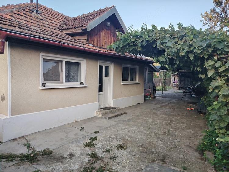 Casă cu 2 camere cu Teren 400 Mp în Vrănești