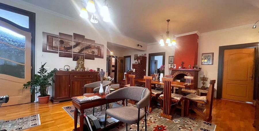 Casă individuală cu 5 camere cu Teren 2183 Mp în Hălchiu