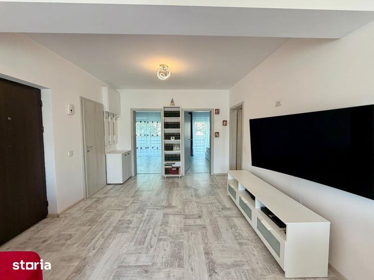 Apartament cu 3 camere semidecomandat, mobilat în Primăverii