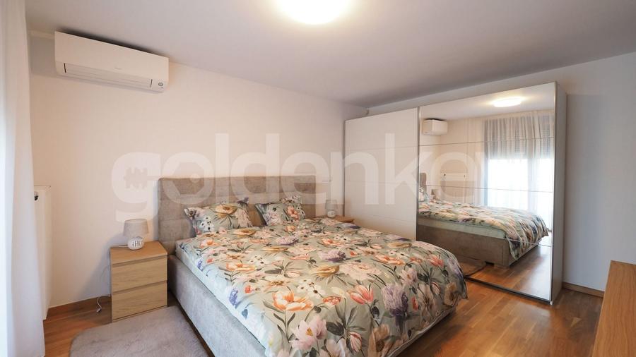 Apartament cu 4 camere semidecomandat în Băneasa