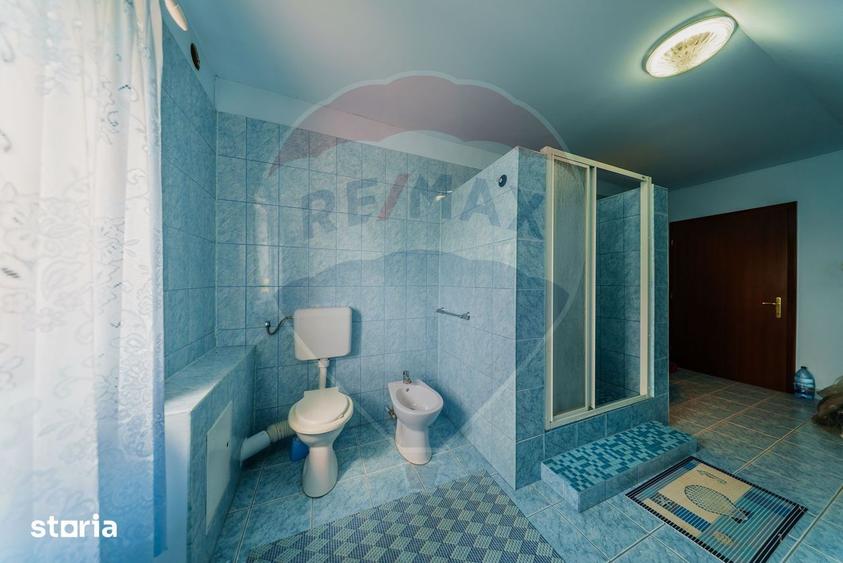 Casă cu 7 camere cu Teren 1588 Mp în Zădăreni