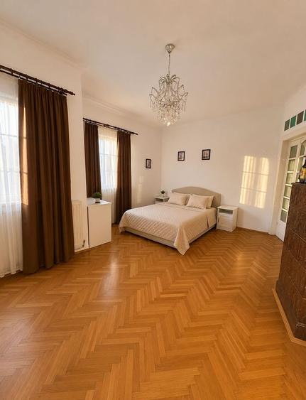 Apartament cu 3 camere semidecomandat, mobilat în Central