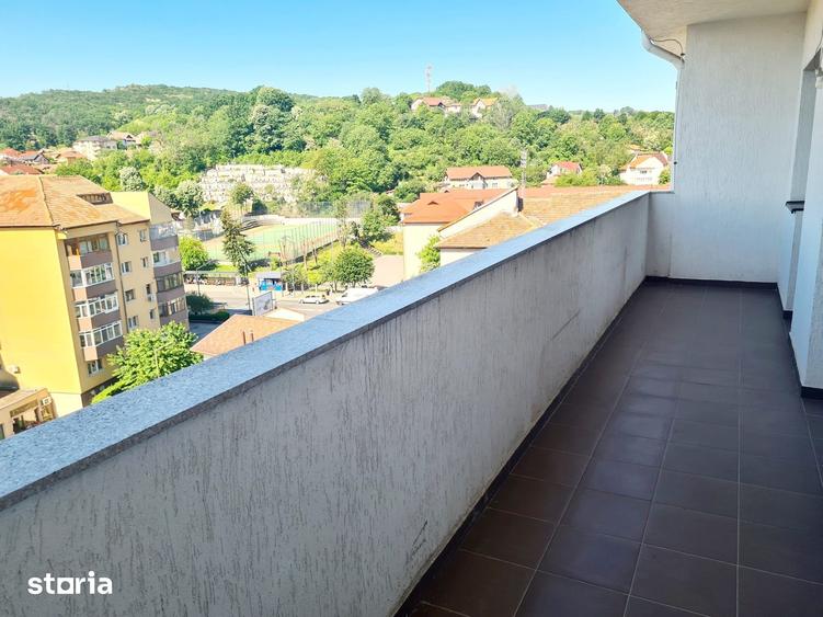 Apartament cu 3 camere în Sud