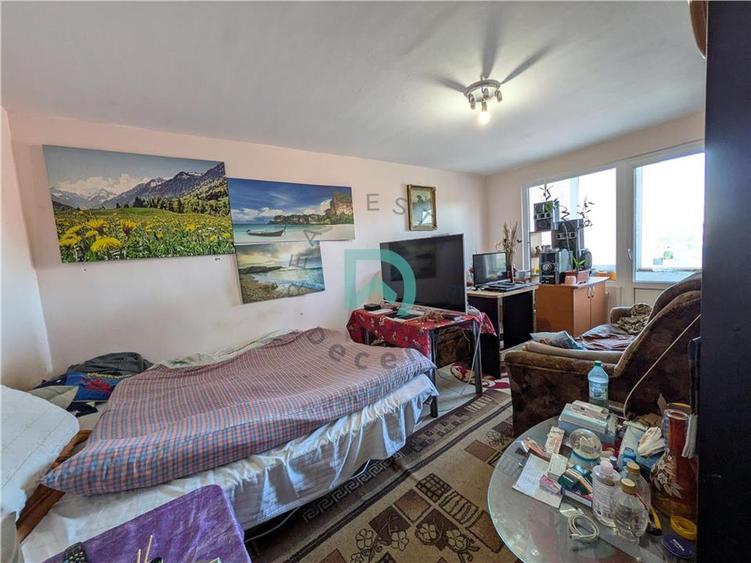 Apartament cu 4 camere decomandat în Dârste