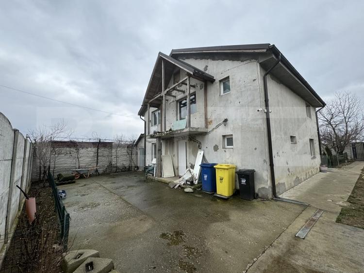 Casă individuală cu 6 camere cu Canalizare în Sud