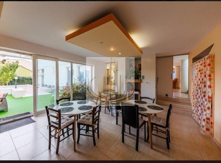 Casă individuală cu 7 camere cu Piscina în Girocului