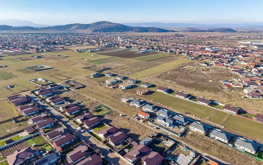 Casă individuală cu 4 camere cu Canalizare în Hărman