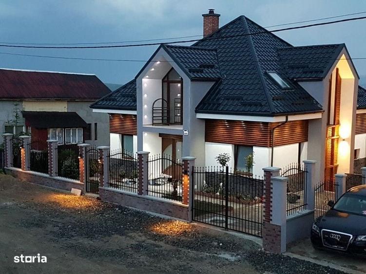 Casă cu 4 camere în Sânnicoară