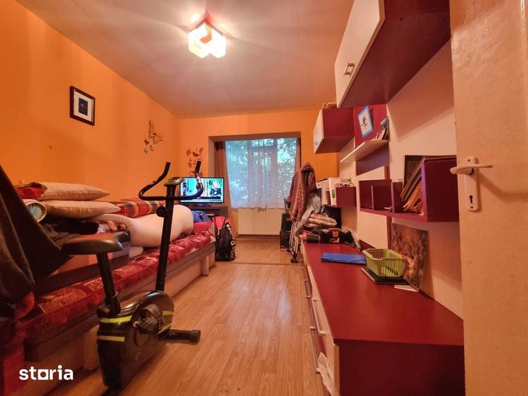 Apartament cu 3 camere decomandat, mobilat în Mioriței
