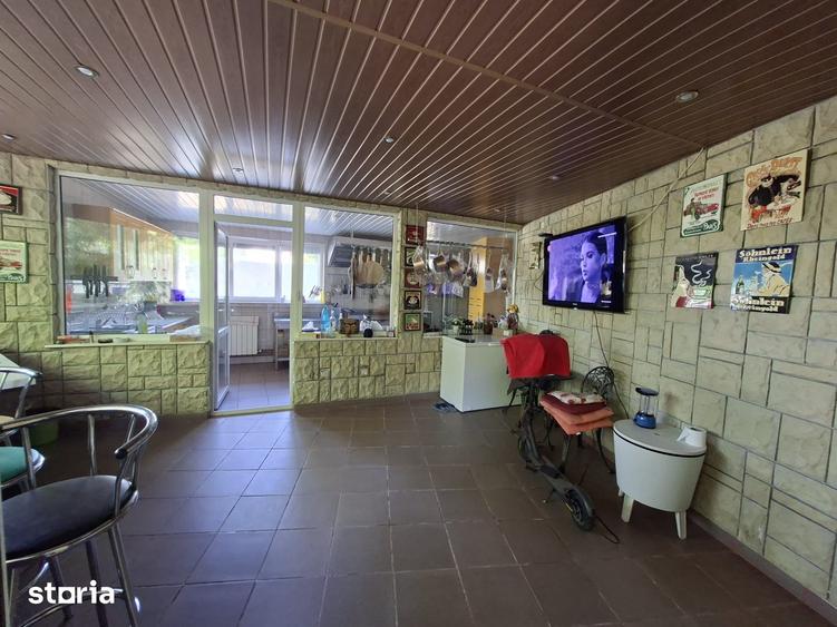Casă cu 9 camere cu Teren 1000 Mp în Central