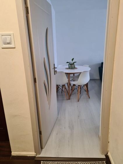 Apartament cu 3 camere decomandat în Terezian