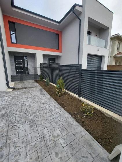 Duplex cu 4 camere cu Canalizare în Dumbrăvița