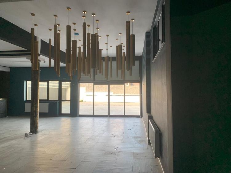 Spațiu comercial, de 300 mp, în Central