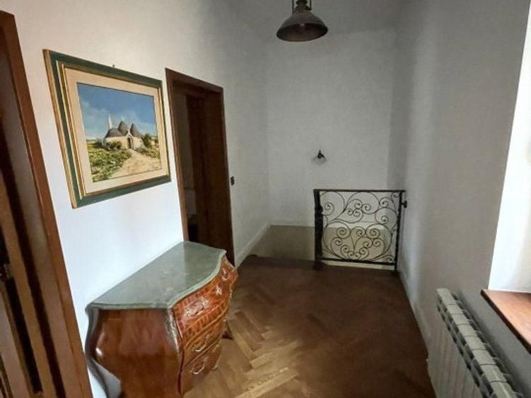 Casă individuală cu 6 camere cu Canalizare în Tineretului