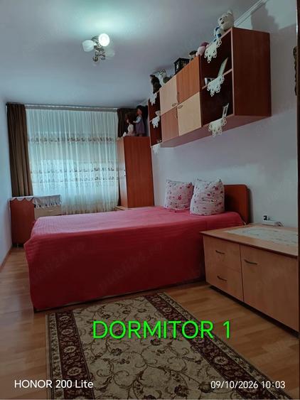 Apartament cu 3 camere decomandat în Patriei