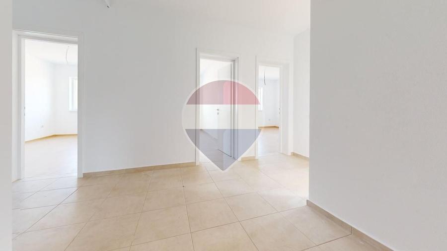 Apartament cu 3 camere decomandat în Sânpetru