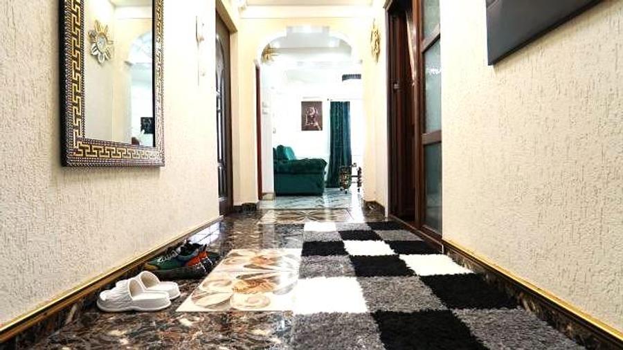 Apartament cu 3 camere decomandat în Micro 11
