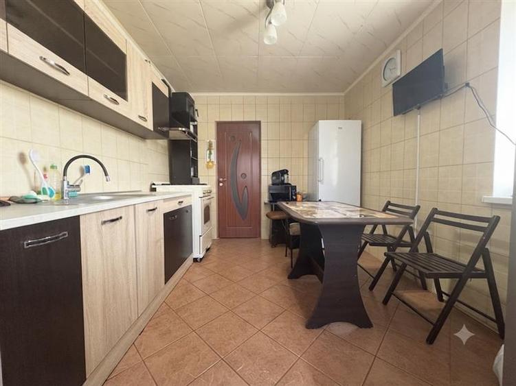 Apartament cu 3 camere decomandat, mobilat în Lunca Cetățuii