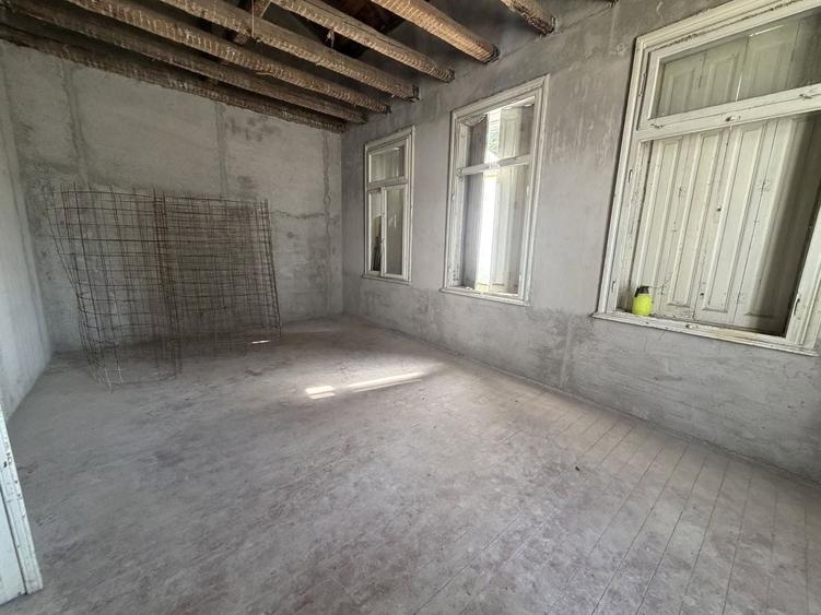 Casă individuală cu 5 camere cu Canalizare în Central