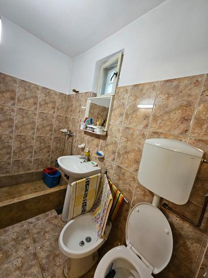 Casă cu 6 camere cu Garaj în Decebal