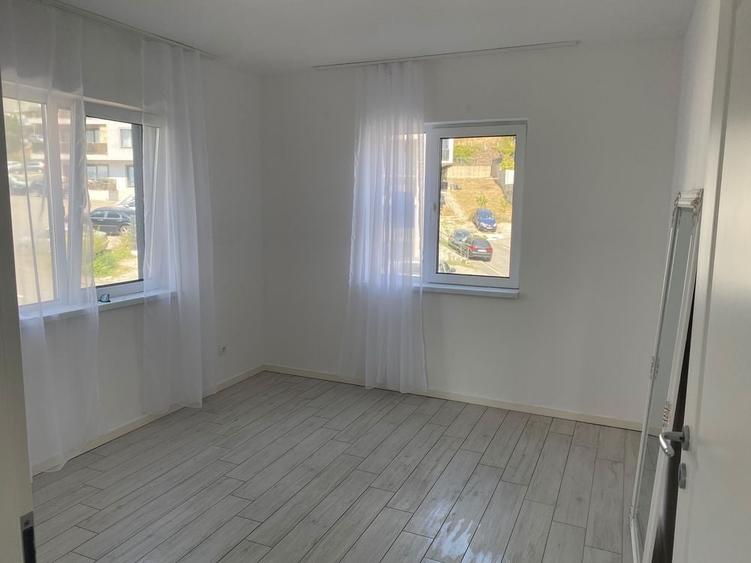 Apartament cu 3 camere decomandat în Dosu Bricii