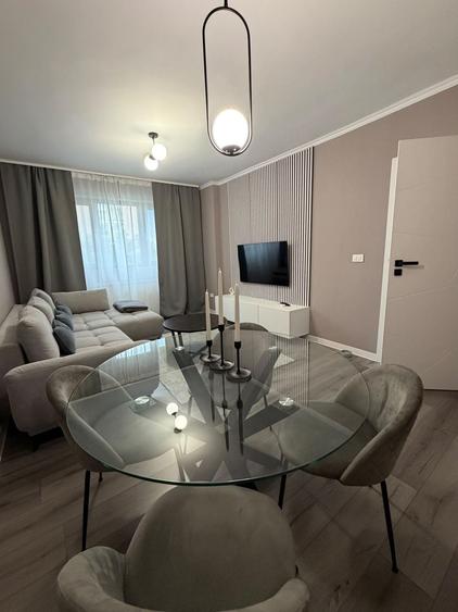 Apartament cu 3 camere decomandat în Central