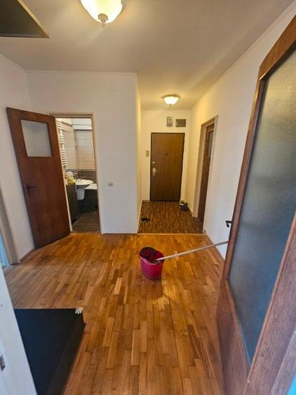 Apartament cu 3 camere semidecomandat în Vatra Luminoasă