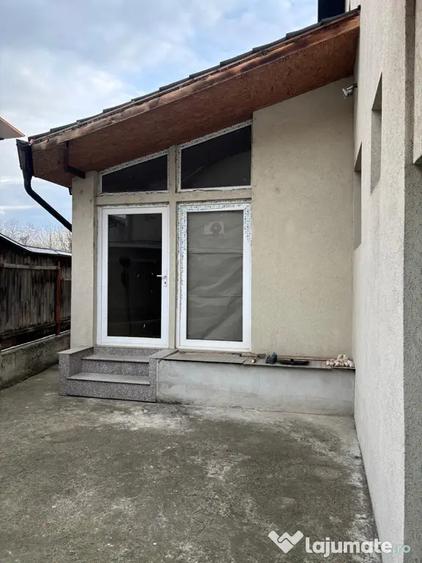 Casă cu 5 camere în Central