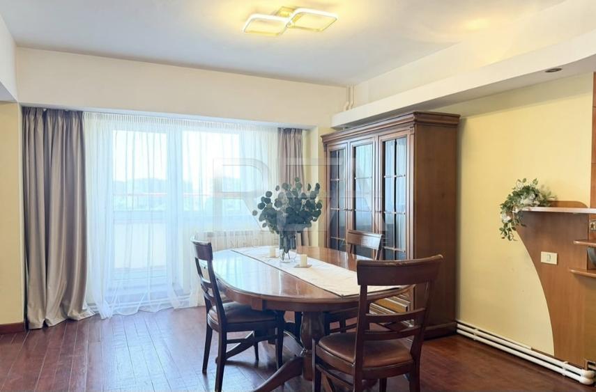 Apartament cu 4 camere decomandat, mobilat în P-ța Unirii