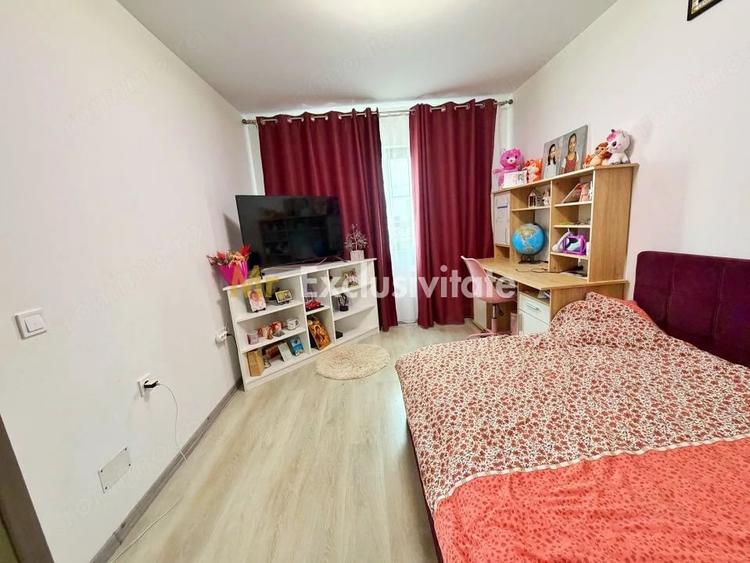 Casă cu 5 camere cu Teren 400 Mp în Smeura