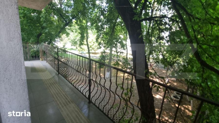 Apartament cu 3 camere în Podu Roș