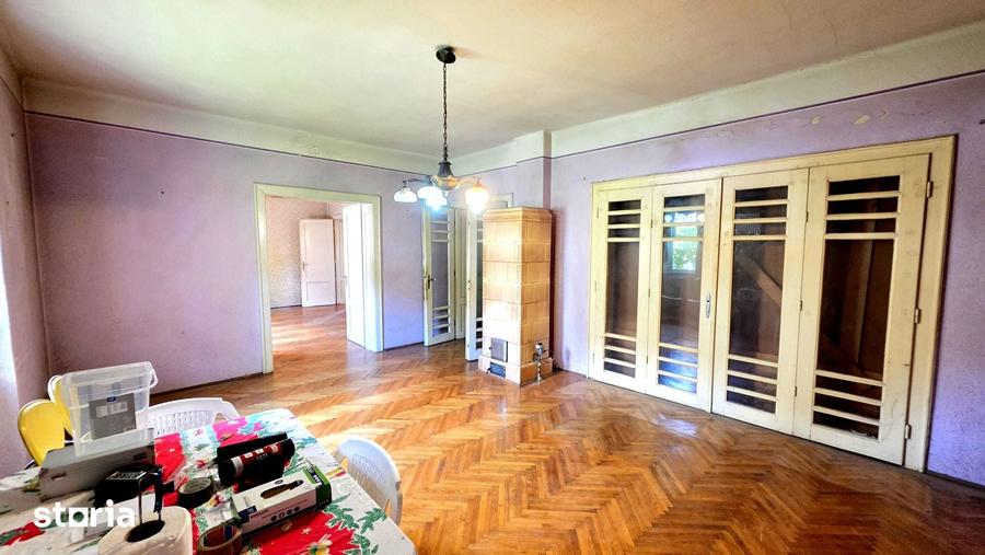 Apartament cu 4 camere în Sub Arini