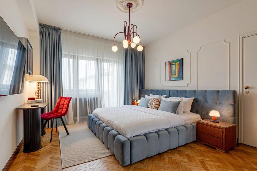 Apartament cu 4 camere, mobilat în P-ța Universității