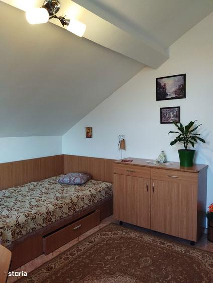 Casă cu 8 camere cu Teren 420 Mp în Nord