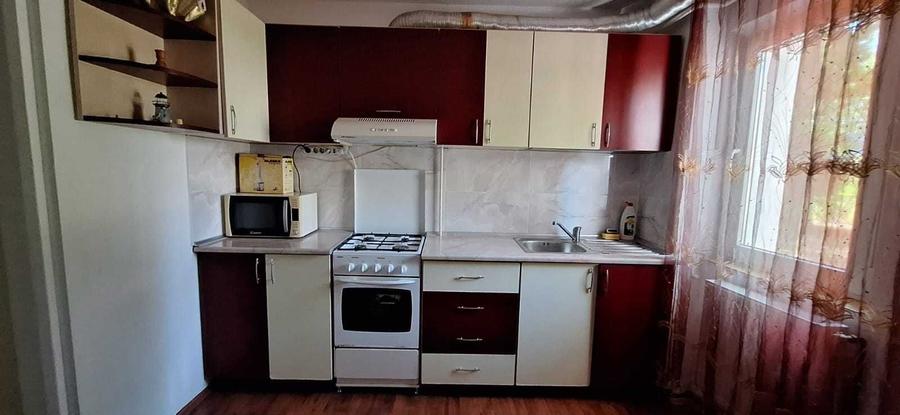 Apartament cu 2 camere semidecomandat în Podu Roș