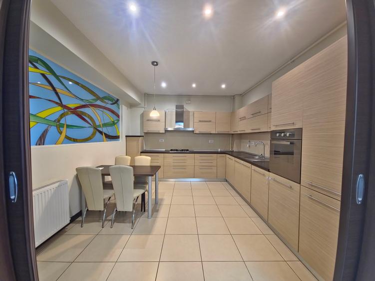 Apartament cu 3 camere decomandat, mobilat în Km 5