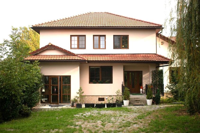 Casă individuală cu 6 camere cu Canalizare în Bună Ziua