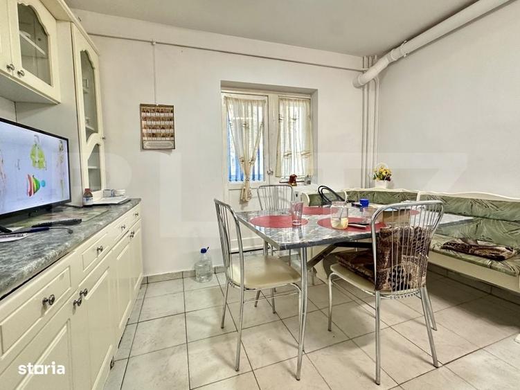Apartament cu 4 camere decomandat în Lipovei