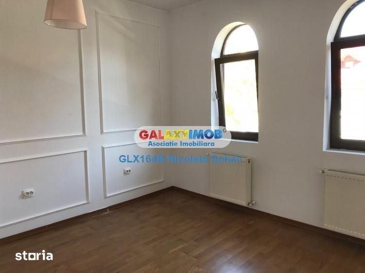 Casă cu 8 camere cu Teren 350 Mp în Aviatorilor