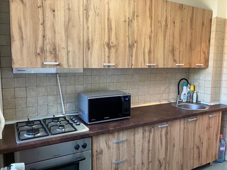 Apartament cu 3 camere semidecomandat în Ștefan cel Mare