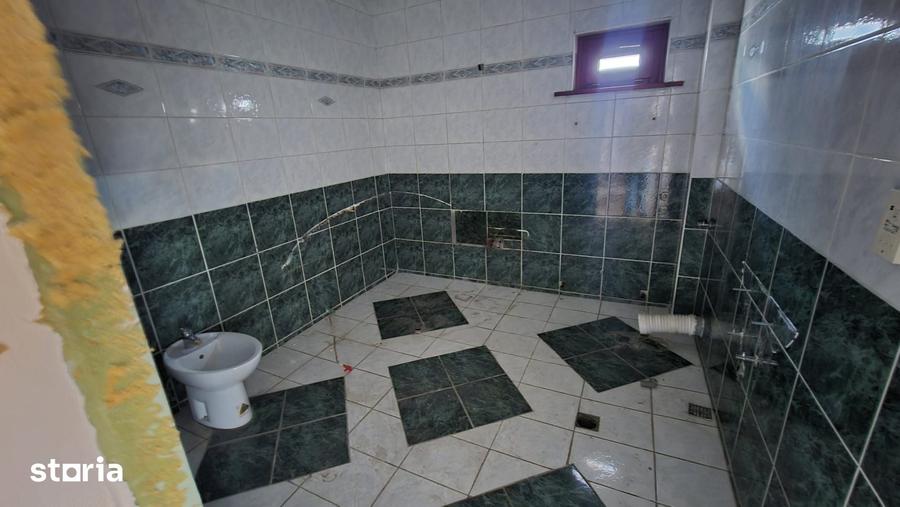 Casă cu Teren 1364 Mp în Poiana Țapului