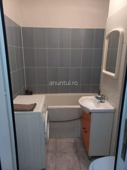Garsonieră decomandată în Titan