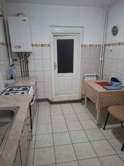 Apartament cu 3 camere decomandat în Exterior Vest