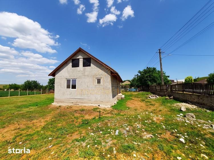 Casă cu 2 camere cu Teren 1000 Mp în Poarta Albă
