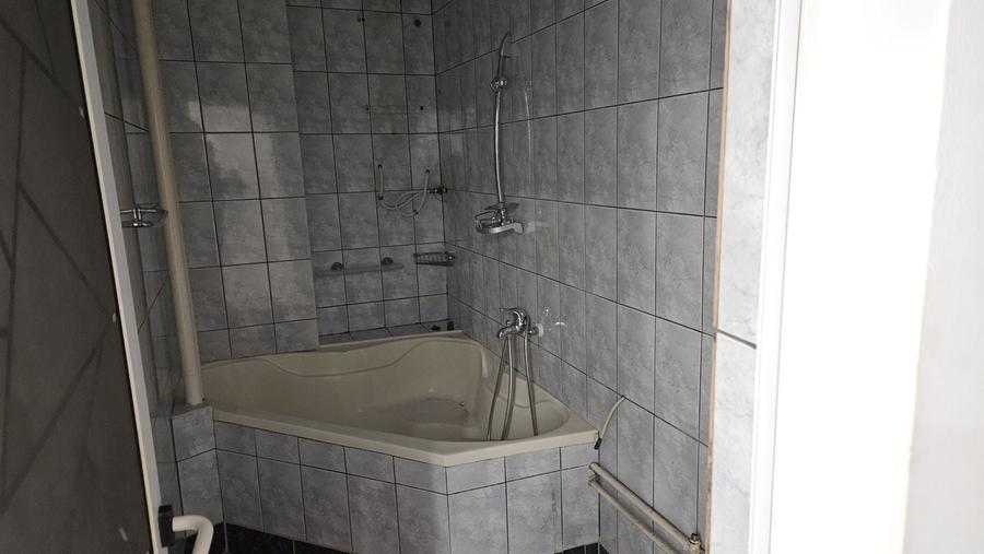 Apartament cu 3 camere decomandat în C5