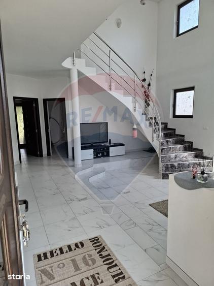 Casă cu 5 camere cu Teren 676 Mp în Bogdan Vodă