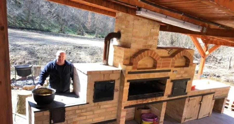 Casă cu 4 camere în Exterior Vest